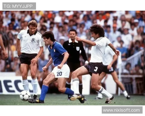 历史足球左边锋十大传奇球星盘点及其辉煌成就回顾